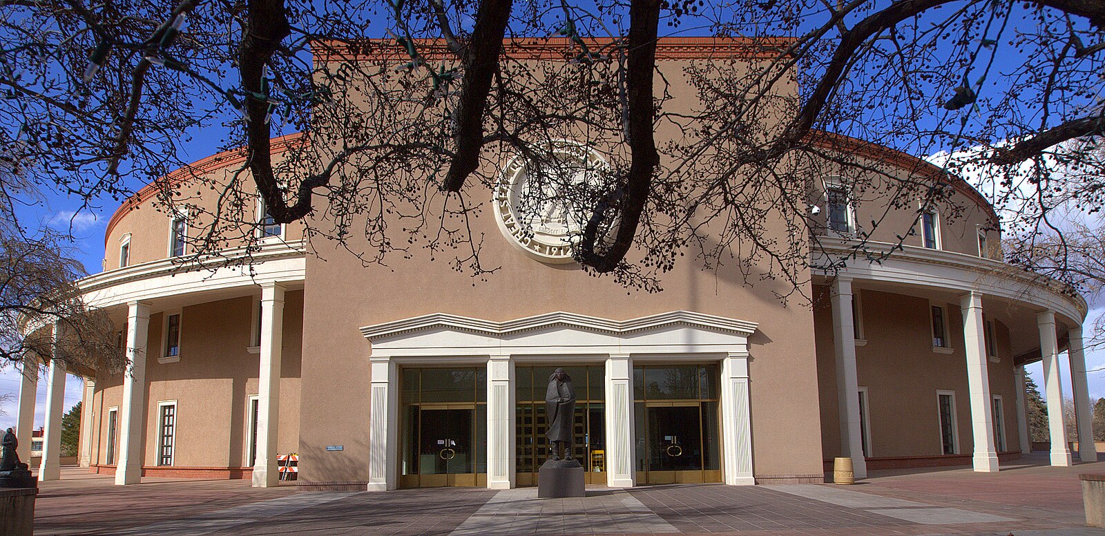 Photo of the New Mexico State Capitol building 